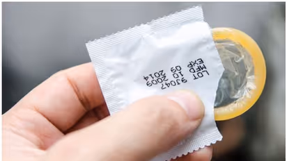 'കോണ്ടം' ഉപയോ​ഗിക്കുമ്പോൾ ഇക്കാര്യങ്ങൾ ശ്രദ്ധിക്കൂ