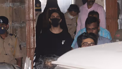 ಶಾರುಖ್ ಪುತ್ರನ ಬಳಿ 13 ಗ್ರಾಂ ಕೊಕೆನ್, 21 ಗ್ರಾಂ ಚರಾಸ್ ಪತ್ತೆ; ಆರ್ಯನ್ ಖಾನ್ಗೆ ಹೆಚ್ಚಾಯ್ತು ಸಂಕಷ್ಟ!