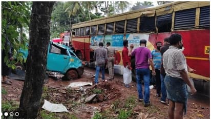 ഓട്ടോകളിലിടിച്ച് കെഎസ്ആര്ടിസി ബസ് മറിഞ്ഞു