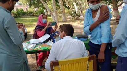 കൊവിഡ് വാക്സീനെടുത്തവരുടെ മരണം: അന്വേഷണം ആവശ്യപ്പെട്ടുള്ള ഹർജിയിൽ കേന്ദ്രത്തിന് നോട്ടീസയച്ച് സുപ്രീംകോടതി