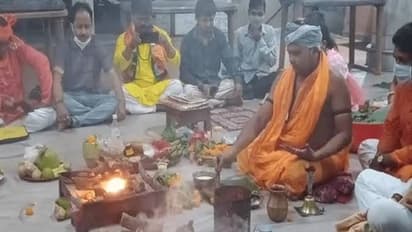 মমতার মঙ্গলকামনায় পুজো, ৩৫ কেজি বেল কাঠ ও ১০ কেজি ঘি দিয়ে হল যজ্ঞ