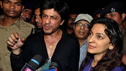 শাহরুখ এটা কী করেছিলেন জুহির সাথে, কিং খানের খুব খারাপ স্বভাবের কথা ফাঁস করলেন নায়িকা