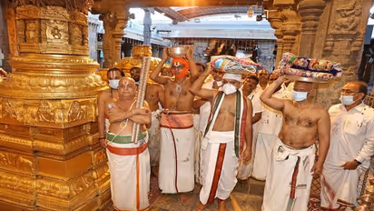 తిరుమల శ్రీవారి ఆలయంలో శాస్త్రోక్తంగా కోయిల్‌ ఆళ్వార్‌ తిరుమంజనం..