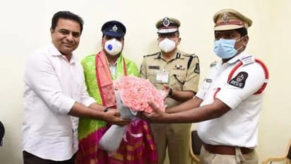 സസ്പന്ഷനില്ല, സ്ഥലം മാറ്റമില്ല, തന്റെ വാഹനത്തിന് പിഴയിട്ട പൊലീസുകാര്ക്ക് പൂച്ചെണ്ടുമായി മന്ത്രി