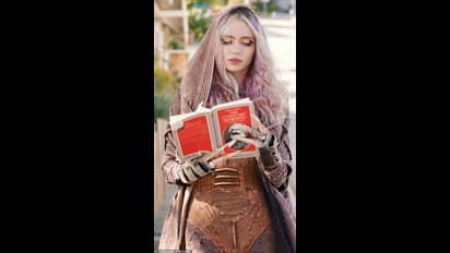 ഏറ്റവും വലിയ കോടീശ്വരനെ പിരിഞ്ഞതിന് ശേഷം കൈയിലെടുത്തത് കാള്‍ മാക്സിന്‍റെ 'കമ്മ്യൂണിസ്റ്റ് മാനിഫെസ്റ്റോ' !