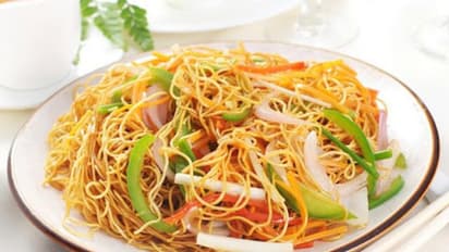  కూరగాయల తరహలోనే  నూడుల్స్ విక్రయం: సోషల్ మీడియాలో వైరలైన వీడియో