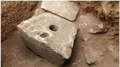 ഇത് എന്താണെന്ന് മനസിലായോ? 2700 വർഷം പഴക്കമുള്ള ടോയ്ലറ്റ്