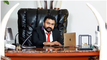 പീഡനക്കേസുകളിൽ ജാമ്യം തേടി മോൻസൺ; ജാമ്യേപേക്ഷ ഇന്ന് സുപ്രീംകോടതിയിൽ,വിചാരണ ഉടൻ തുടങ്ങുമെന്ന് സർക്കാർ