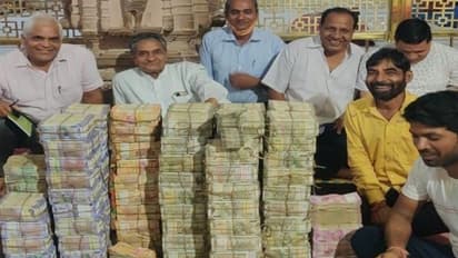 ದೇಗುಲದ ಹುಂಡಿಯಲ್ಲಿ ಚಿನ್ನಾಭರಣ, ಬೆಳ್ಳಿಯ ಐಫೋನ್: 'ಖಜಾನೆ' ಹಣ ಎಣಿಸಲು ಬೇಕು 10 ದಿನ!