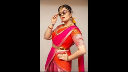 అందానికి మాస్ స్టైల్ మిక్స్ చేసిన శ్రీముఖి.. లంగాఓణిలో చితక్కొట్టేసిందిగా..