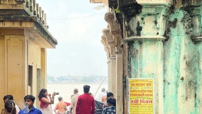 Durga Puja- মহালয়ার দিন ভিড় উপচে পড়ল নস্টালজিক বাগবাজার ঘাটে