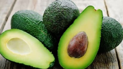 কঠিন ব্যাধি থেকে মুক্তি পেতে কিংবা ত্বক ভালো রাখতে অ্যাভোকাডো খান, রইল গুণের খোঁজ