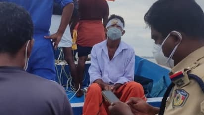 മത്സ്യ ബന്ധനത്തിനിടയിൽ വീണ് തലക്ക് പരിക്കേറ്റ മത്സ്യത്തൊഴിലാളിക്ക് രക്ഷകരായി തീരദേശ പൊലീസ്