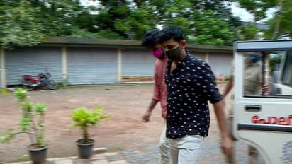 കാസർകോട് ദേശീയപാതയില് സ്വര്ണ്ണ വ്യാപാരിയുടെ കാറില് നിന്ന് 65 ലക്ഷം കവര്ന്ന കേസ്: മൂന്നുപേര് അറസ്റ്റില്