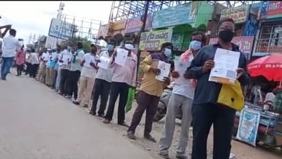 Huzurabad Bypoll: టీఆర్ఎస్ షాక్... నామినేషన్ల కోసం బారులుతీరిన ఫీల్డ్ అసిస్టెంట్లు, నిరుద్యోగులు