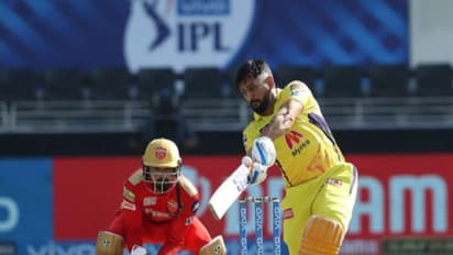 ധോണി എന്തുകൊണ്ട് ഇങ്ങനെ ചെയ്യുന്നു; ജഡേജയ്ക്ക് മുമ്പിറങ്ങിയത് ചോദ്യം ചെയ്ത് സല്മാന് ബട്ട്