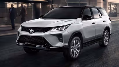 ഫോർച്യൂണർ ലെജൻഡർ പ്രേമികൾക്കൊരു വിരുന്ന്! കുറഞ്ഞ വിലയിൽ പുതിയ പതിപ്പ്