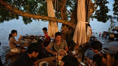 കിടിലന്‍ ബിസിനസ് ഐഡിയ, വെള്ളപ്പൊക്കം വന്നപ്പോള്‍  ഒരു റസ്‌റ്റോറന്റ് കാണിച്ച ബുദ്ധി!