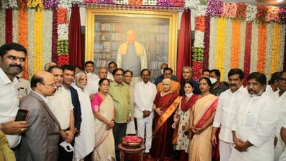 సీఎం కేసీఆర్ సమక్షంలో... దేశాన్నేలిన తెలంగాణ బిడ్డ పివికి అసెంబ్లీ అందించిన గౌరవం (ఫోటోలు)