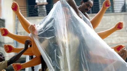 পুজোর মাঝেই নিম্নচাপের জের, প্রবল বৃষ্টির পূর্বাভাস হাওয়া অফিসের