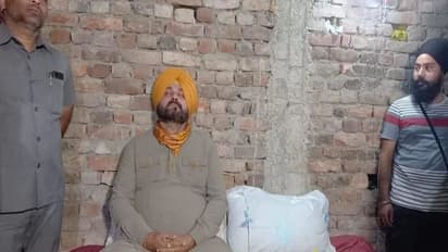 सिद्धू का हठयोग : लखीमपुर खीरी में भूख हड़ताल पर बैठे, कहा - मंत्री के बेटे की गिरफ्तारी तक चलेगा अनशन