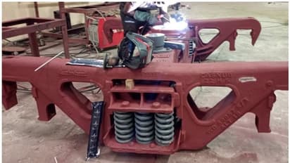 പൊതുമേഖലാ സ്ഥാപനമായ ഓട്ടോക്കാസ്റ്റില് നിര്മിച്ച ട്രെയിന് ബോഗികള് നാളെ കയറ്റി അയക്കും