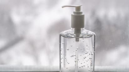 സാനിറ്റൈസര് കുടിച്ച് അന്നനാളം പൊള്ളിനശിച്ചു; സങ്കീര്ണമായ ശസ്ത്രക്രിയയ്ക്ക് വിധേയരായി