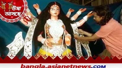 Durga Puja 2021: ৩২ কেজি রুপোর গয়নার সঙ্গে গুজরাটি খাগড়ায় সাজছে সপরিবার দুর্গা