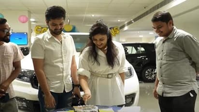 ఖరీదైన కారు గిఫ్టుగా ఇచ్చిన శ్రీముఖి.. ఆ కంపెనీ నుంచి ఎందుకు కొన్నావ్ అంటూ నెటిజన్ల ప్రశ్న