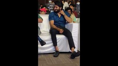 'మహా సముద్రం' ప్రీ రిలీజ్ ఈవెంట్ లో అను ఇమ్మాన్యుయేల్, అదితి గ్లామర్ మెరుపులు