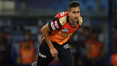 IPL 2022: ఫాస్టెస్ట్ డెలివరీలు సరే.. వికెట్లేవి ఉమ్రాన్..? లక్ష రూపాయల చెక్కు కోసమే బౌలింగ్ చేస్తున్నావా..? 
