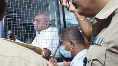 நெல்லையில் பரபரப்பு.. முன்னாள் மத்திய அமைச்சர் பொன்.ராதாகிருஷ்ணன் நள்ளிரவில் கைது.!