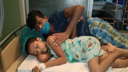 পুজোর প্রসাদ খেয়ে অসুস্থ মহিলা শিশু সহ ৮০ জন, এলাকায় তীব্র আতঙ্ক