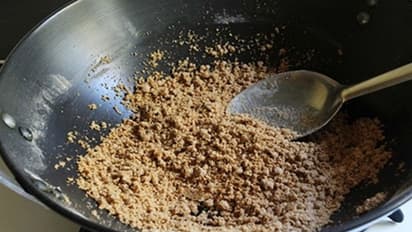 अनहेल्दी मैदा छोड़ें, आज ही ट्राय करें सिंघाड़े के आटे के समोसे, व्रत में करेंगे आपकी भूख खत्म