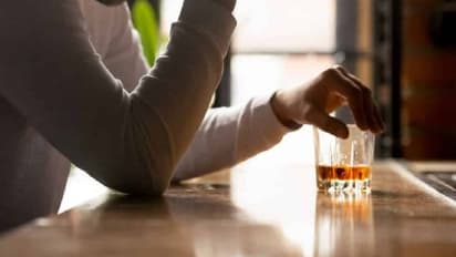 മദ്യം ഓണ്‍ലൈനായി ഓര്‍ഡര്‍ ചെയ്യാം, പത്ത് മിനുറ്റിനകം 'സാധനം' കയ്യിലെത്തും