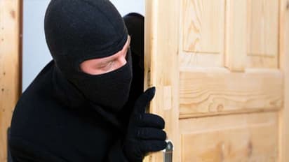 SDM  के  घर चोरी करने घुसे चोर,  कुछ ले नहीं गए सिर्फ नसीहत की चिट्ठी छोड़ गए..जिसे पढ़ साहब ने पकड़ लिया माथा