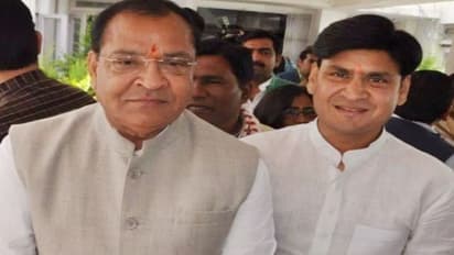 उत्तराखंड में मंत्री ने अपने MLA बेटे के साथ मिलकर BJP को दिया बड़ा झटका, CM के मनाने के बाद भी नहीं माने