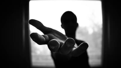 മാസങ്ങളോളം യുവതി അറിയാതെ മുറിയില് ഒരു അപരിചിതന് ഒളിച്ചുകഴിഞ്ഞു, അവിശ്വസനീയം ഈ അനുഭവം...