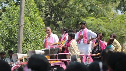 Huzurabad Bypoll: సిలిండర్ కు దండంపెట్టి... గుండెలు పగిలేలా కసికసిగా ఓట్లు గుద్దండి: మంత్రి హరీష్ పిలుపు