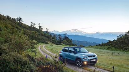 Top 5 SUV Sunroof Cars: ரூ. 10 லட்சத்திற்கு கீழ் உள்ள டாப் 5 SUV கார்கள்!!