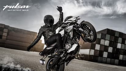 Bajaj : ടൂ വീലര്‍ വിപണി തകര്‍ന്നടിയുമ്പോഴും കുലക്കമില്ലാതെ ബജാജ്, ഇതാ അതിന്‍റെ ഗുട്ടന്‍സ്!