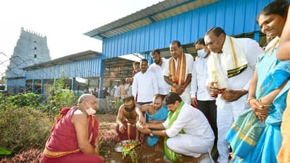 కీసరగుట్ట దేవాలయ ప్రాంగణంలో జమ్మిమొక్కను నాటిన ఎంపీ సంతోష్