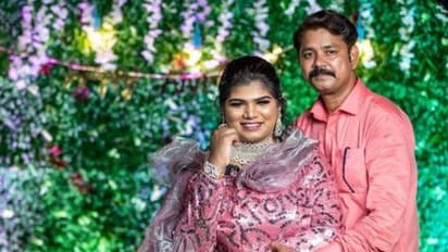 ஹீரோ - ஹீரோயின்களை ஓரம் கட்டும் ரொமான்ஸ்... கணவரோடு கலர் ஃபுல்லாக திருமணநாள் கொண்டாடிய அறந்தாங்கி நிஷா!!