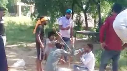 दिल दहला देने वाली घटना: वो रहम की भीख मांगता रहा, लेकिन पीट-पीटकर मार डाला, पानी पिला-पिलाकर दी मौत