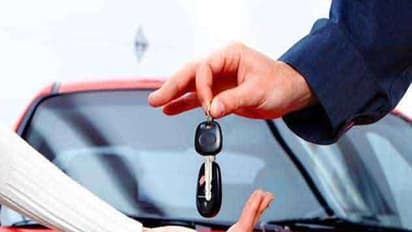Car Purchase: కారు కొనేటప్పుడు ఇలా చేస్తే మీరు చాలా డబ్బు ఆదా చేస్తారు