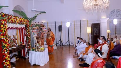 ராஜபக்சே வீட்டில் பாஜகவின் சுப்ரமணியன் சுவாமி…. வைரலாகி வரும் போட்டோ…