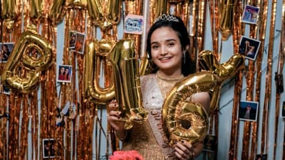 'മധുരപ്പതിനാറില് മീനാക്ഷി'; പിറന്നാൾ ചിത്രങ്ങൾ പങ്കുവച്ച് താരം