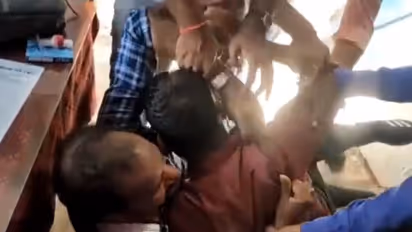 പ്രിന്സിപ്പല് സ്ഥാനത്തിന് വേണ്ടി അധ്യാപകനും അധ്യാപികയുടെ ഭര്ത്താവും തമ്മില് 'പൊരിഞ്ഞ അടി'