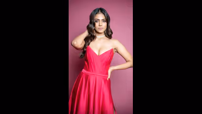 Malavika Mohanan: ஜாக்கெட் போடாமல்... மாராப்பை முறுக்கி கவர்ச்சியில் எல்லை மீறிய மாளவிகா மோகனன்! செம்ம ஹாட்!