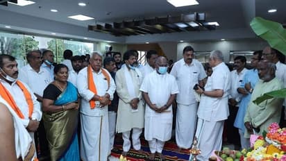 ಸಂಭ್ರಮದ ದಸರಾ ಹಬ್ಬ:  ರಾಜ್ಯ ಬಿಜೆಪಿ ಕಚೇರಿಯಲ್ಲಿ ವಿಶೇಷ ಪೂಜೆ, ಬಿ.ಎಲ್. ಸಂತೋಷ್ ಭಾಗಿ